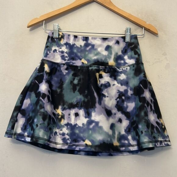 Marika purple black white muted floral skort Size S EUC - Picture 2 of 7